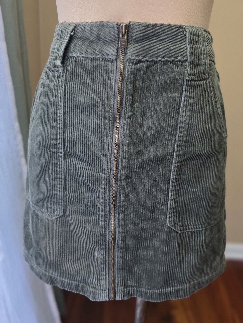 Hollister Olive Corduroy Mini Skirt Size 1 High Rise Front Zip Y2K Utility 90s